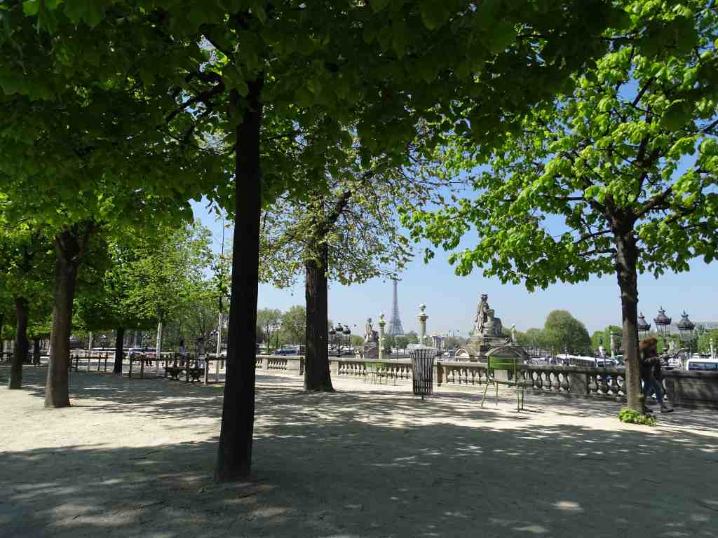 Jardins des Tuileries autour de l'entrée "Poterne de l'orangerie