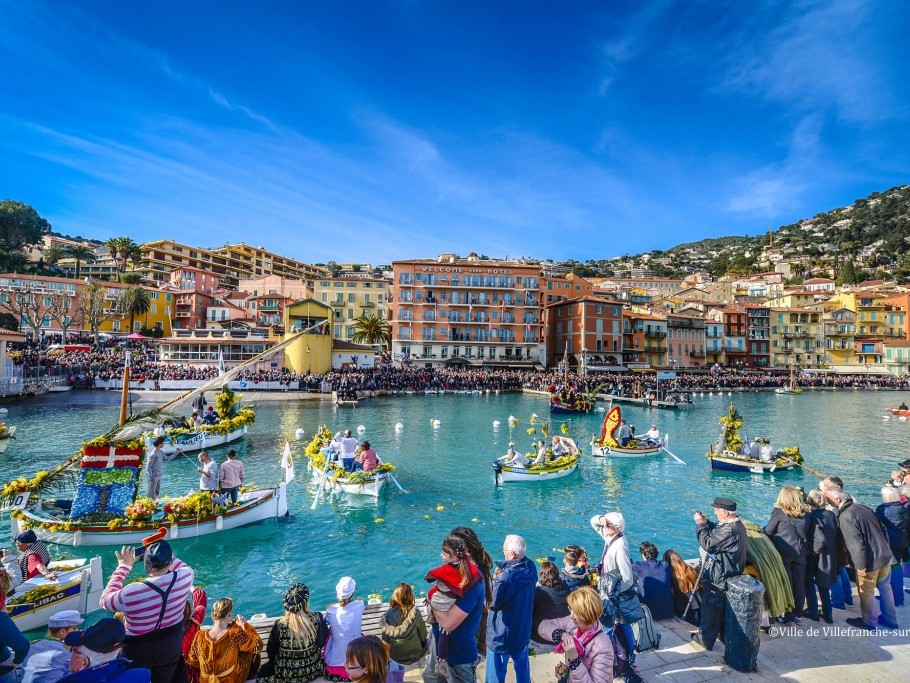 La bataille de fleurs sur l’eau de Villefranche-sur-Mer