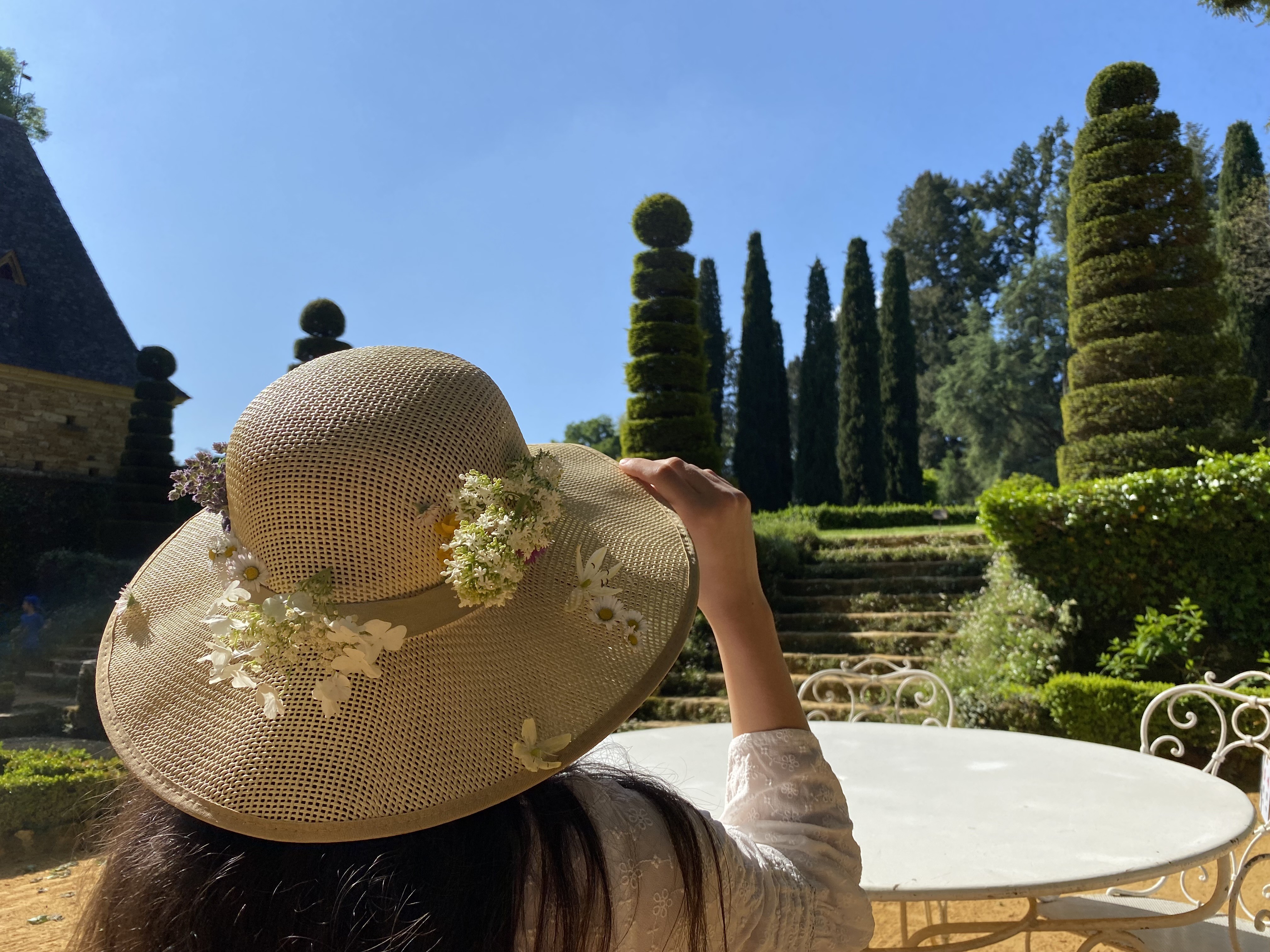 Garden Party dans la cour du Manoir d’Eyrignac