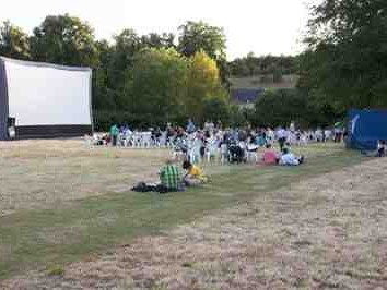 Cinéma en plein air au jardin de Plessis Sanières